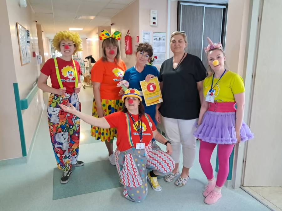  wolontariusze z Fundacji Dr Clown odwiedzili nasz personel 